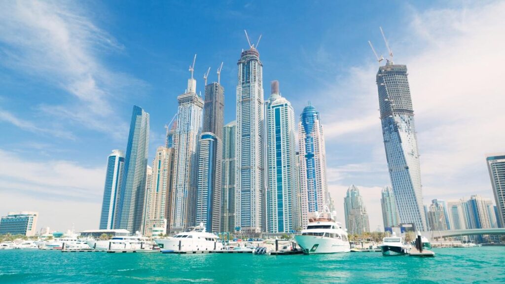 Why invest in Dubai? 8 reasons for investments in Dubai